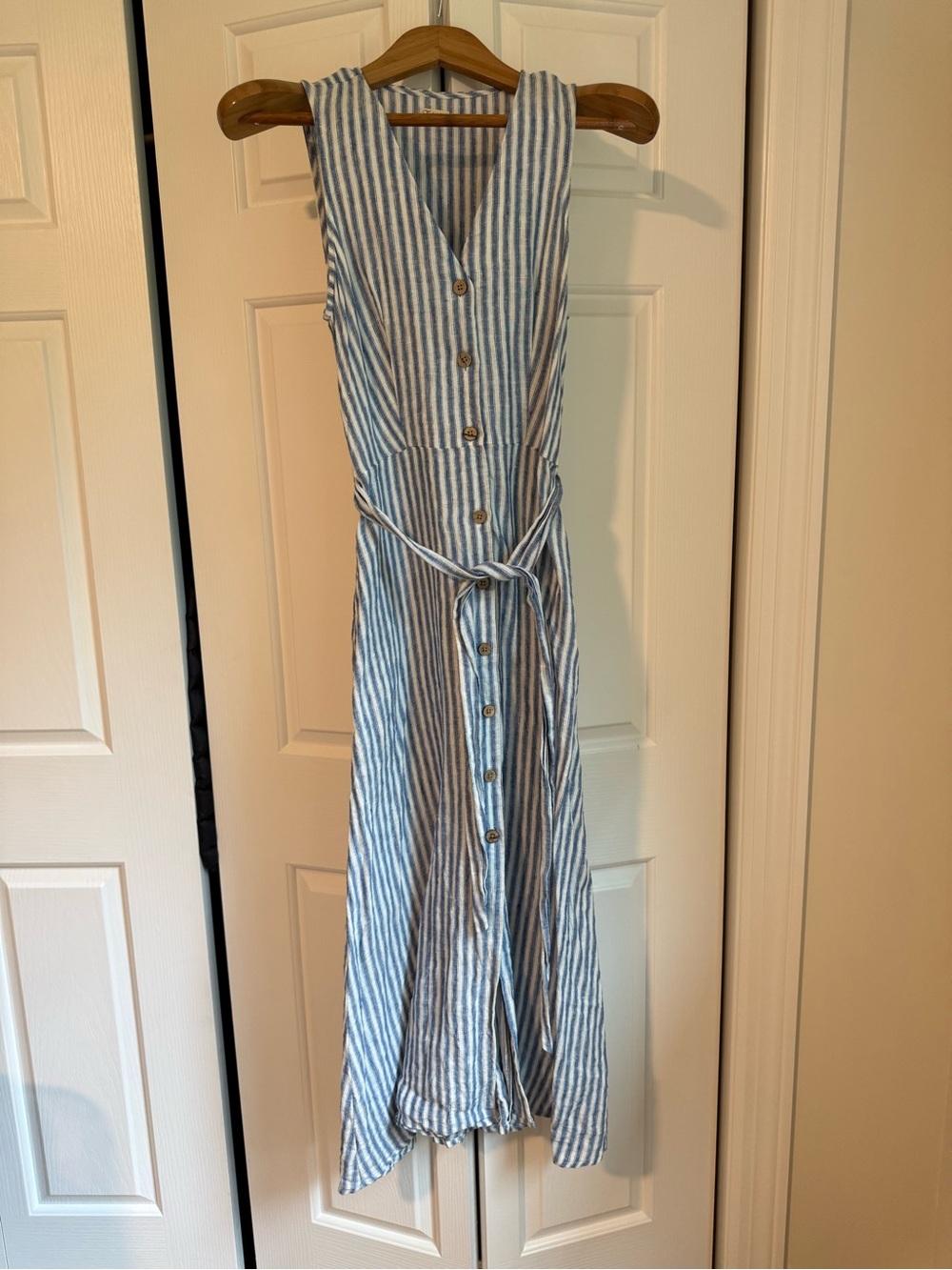 Faherty button front linen dress. Size XS.